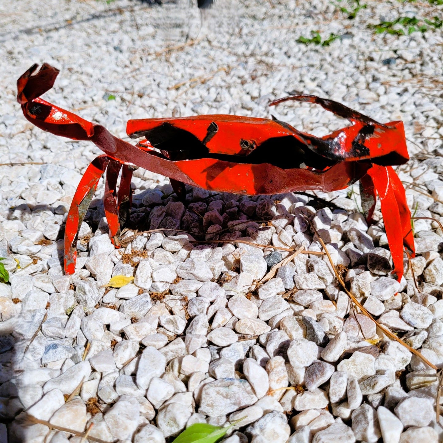 Crabe en Métal Recyclé Rouge : Une Touche d'Océan dans votre Jardin