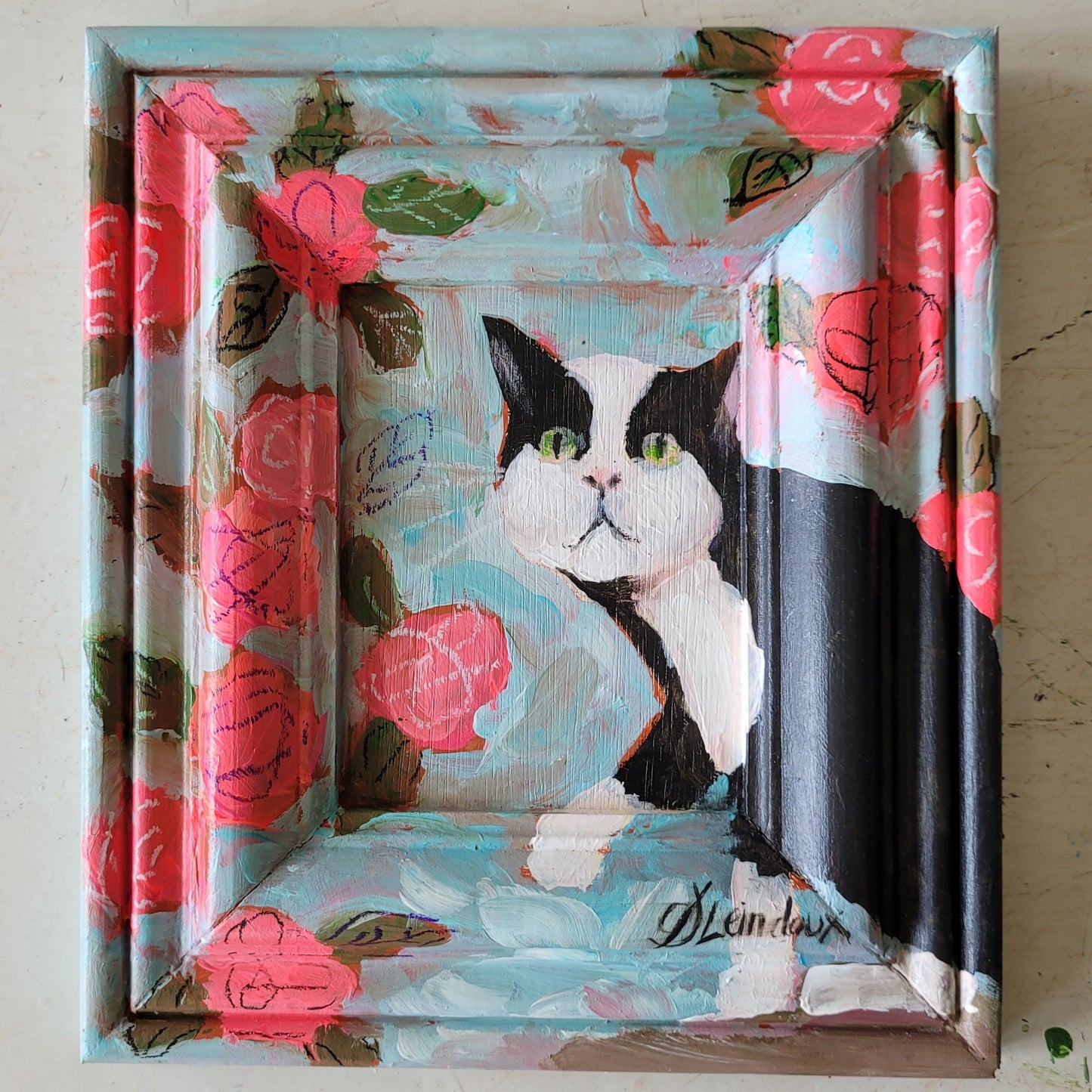 Le_Grenier_du_Marais-Hors_cadre_chat_noir_et_blanc
