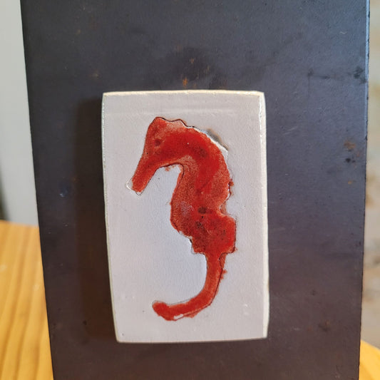 Magnet Hippocampe Rouge en Céramique Raku – Pièce Unique