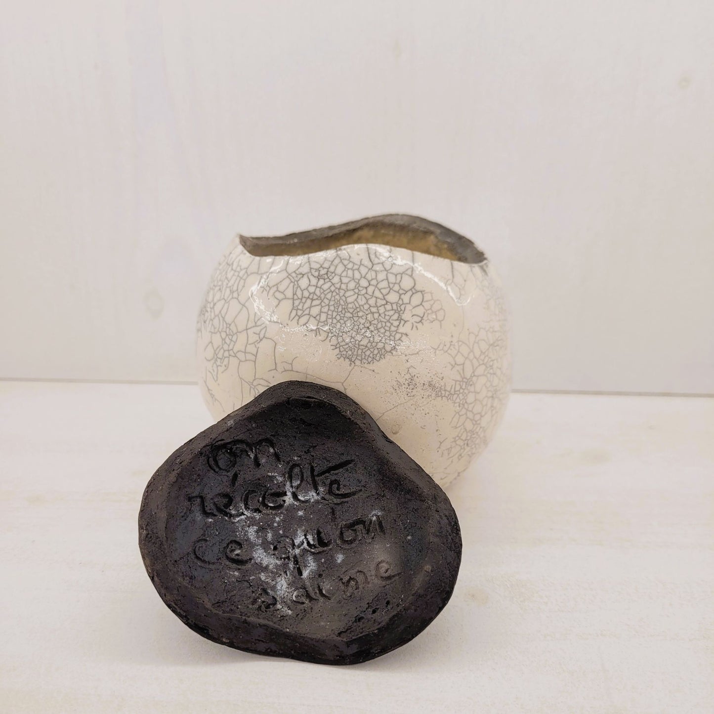 Boîte Ronde Raku Blanc ou Noir : L'Écrin à Secrets