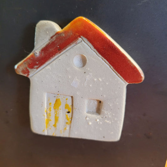 Magnet Maison en Céramique Raku – Pièce Unique Artisanale de Vendée