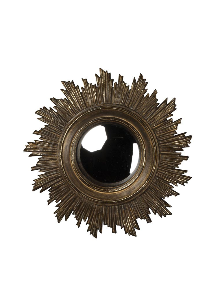 Le miroir de sorcière : pourquoi cet objet mystérieux fascine-t-il encore ?