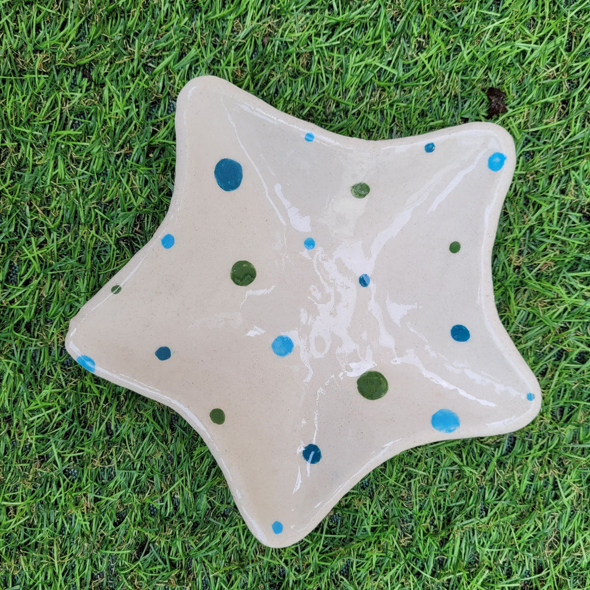 Coupelle Étoile en Céramique Blanche – Décor Pois