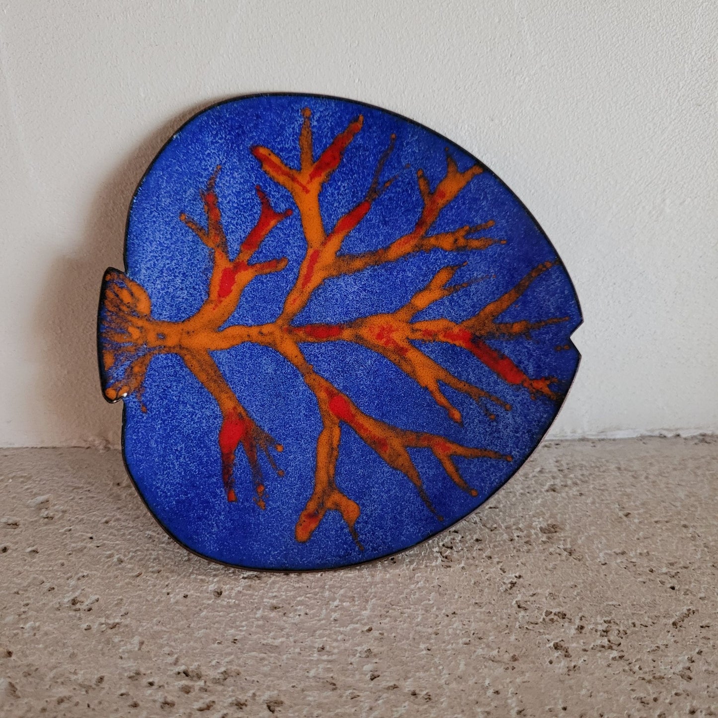Coupelle Poisson en Cuivre et Émaux Bleu &amp; Corail – Pièce Unique (12x10cm)