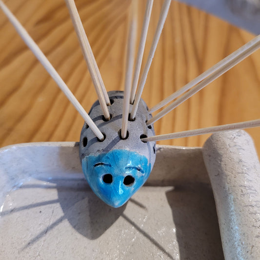Hérisson Porte-Pics en Céramique Raku – Pièce Unique Artisanale