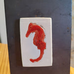 Le Grenier du Marais-Magnet céramique artisanal hippocampe