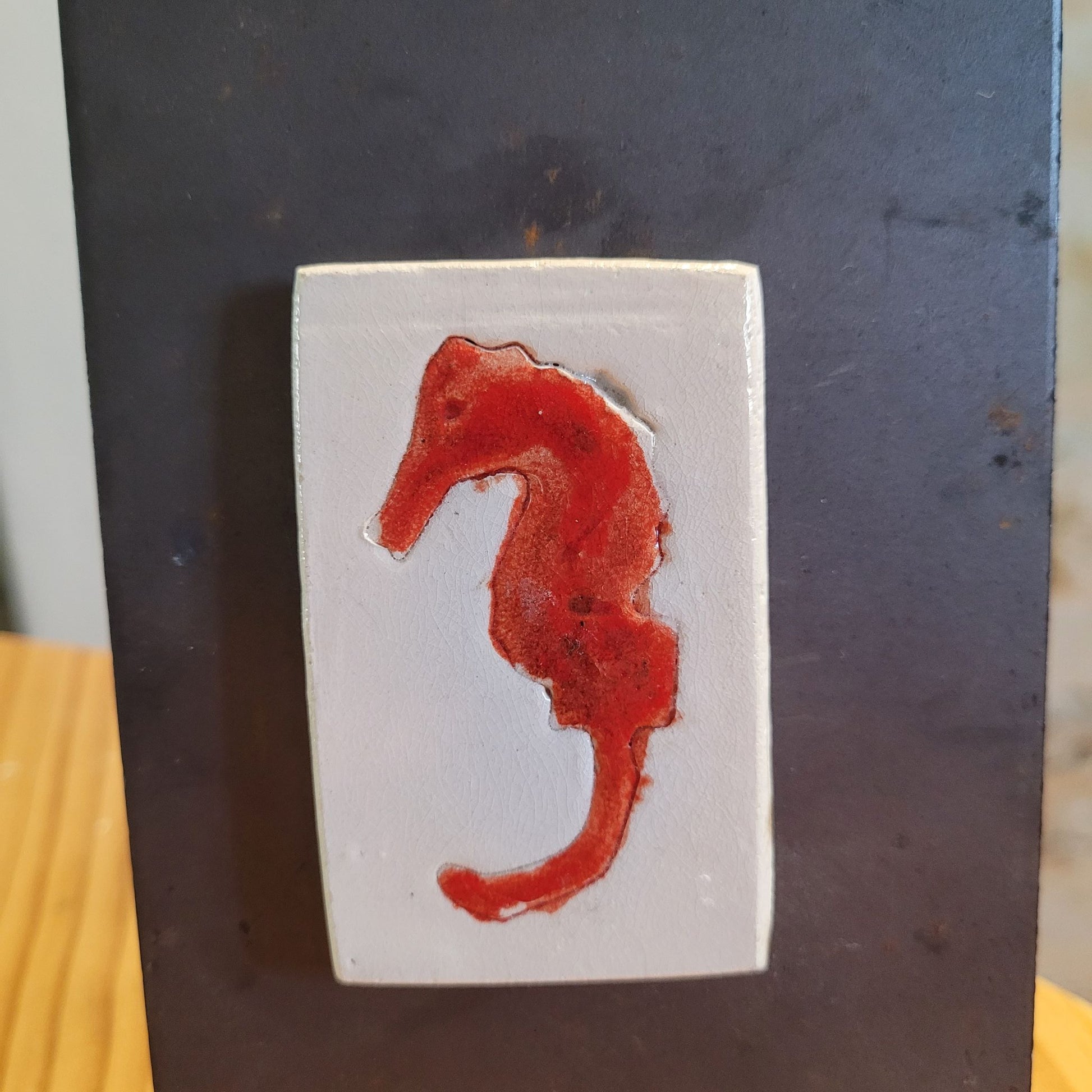Le Grenier du Marais-Magnet céramique artisanal hippocampe