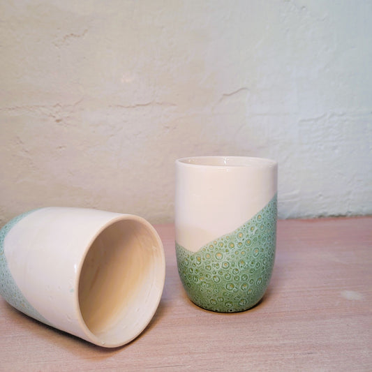 Lot de 2 Mugs en Faïence Blanc et Vert d'Eau : L'Élégance Artisanale
