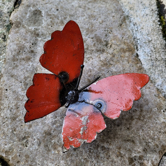 Papillon Déco Murale en Métal Recyclé Rouge – Pièce Unique (12x12cm)