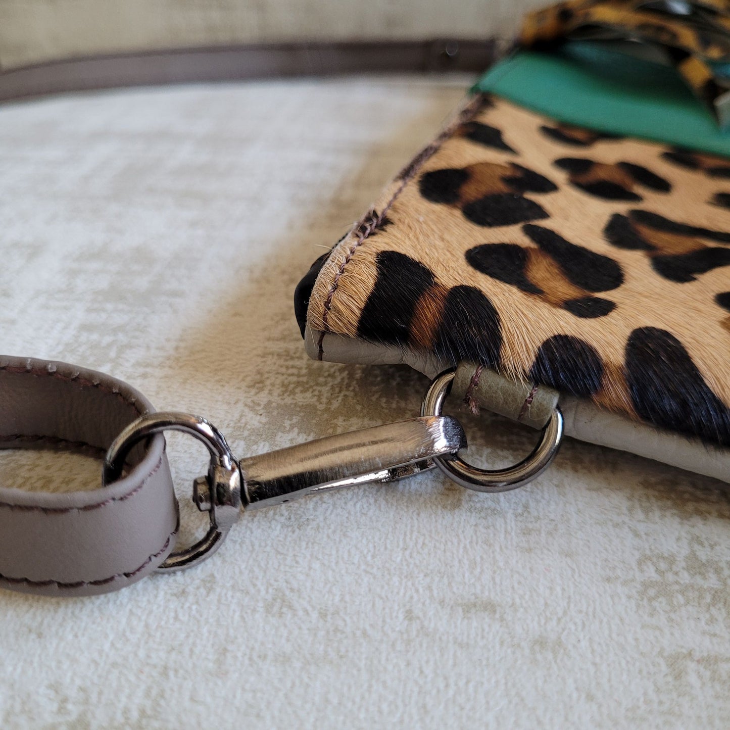 Sac en Cuir Miranda Soruka : Le Compact Chic et Engagé