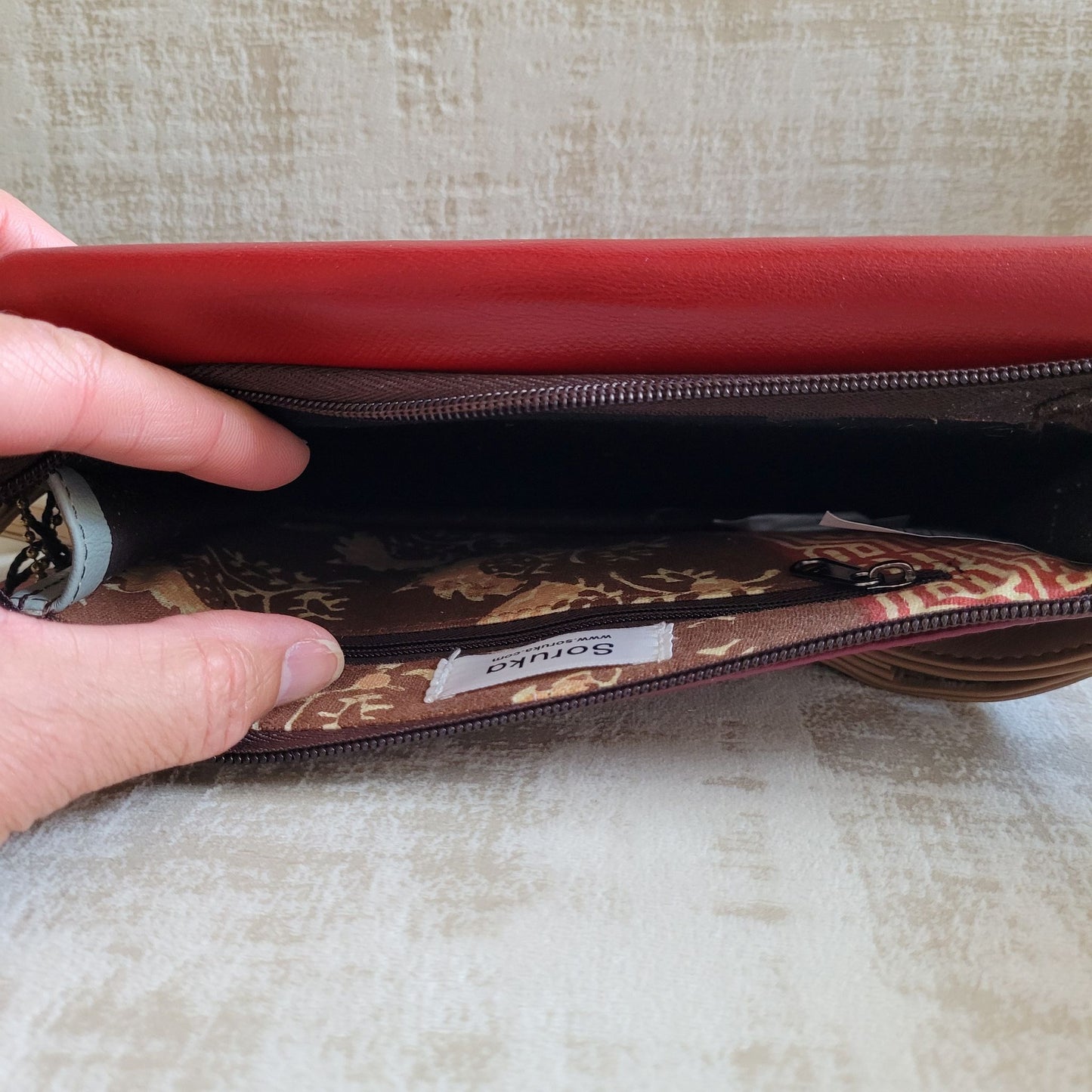 Sac à main réversible Laia Soruka : L'Élégance Éthique en Cuir Unique