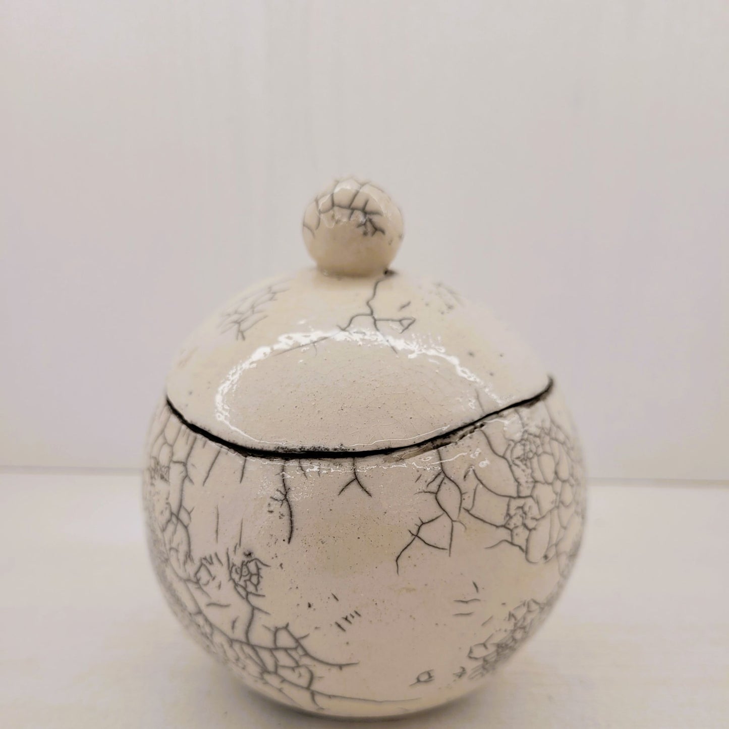 Boîte Ronde Raku Blanc ou Noir : L'Écrin à Secrets