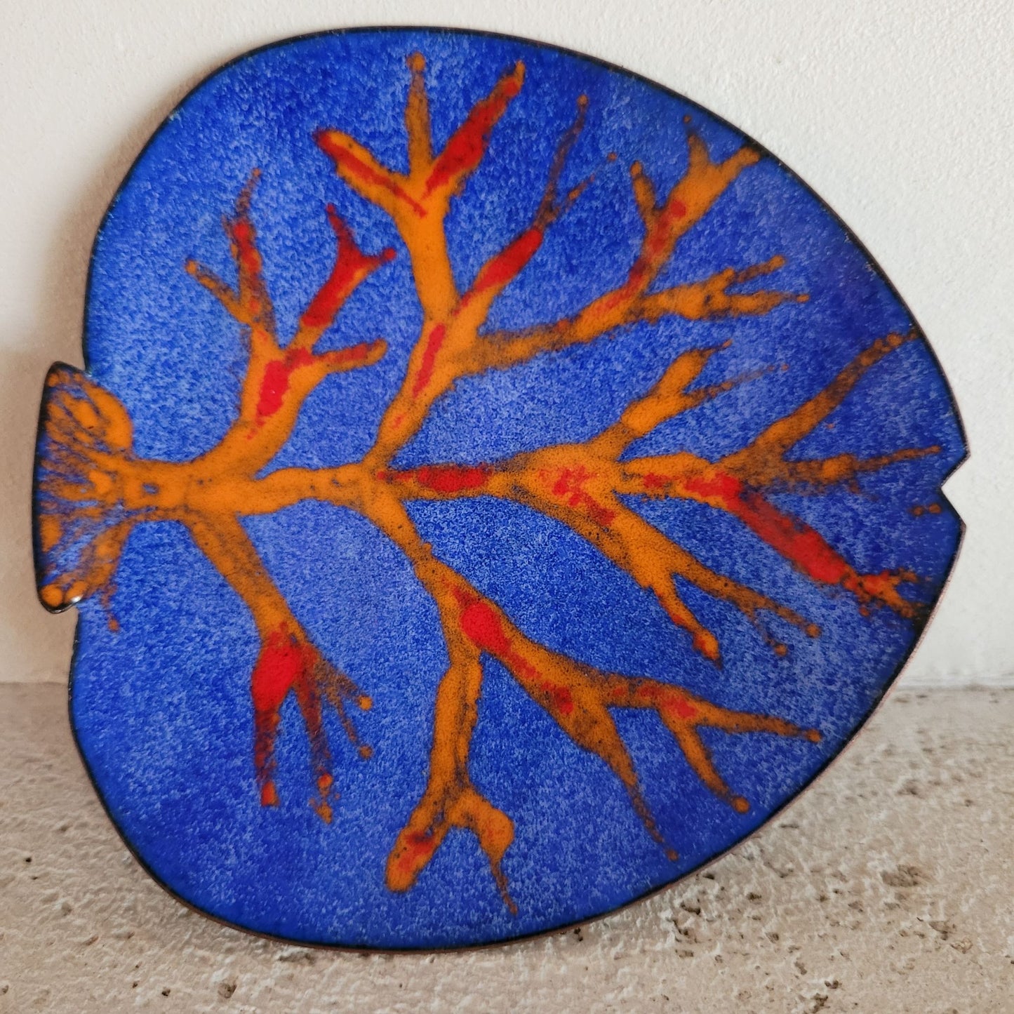 Coupelle Poisson en Cuivre et Émaux Bleu &amp; Corail – Pièce Unique (12x10cm)