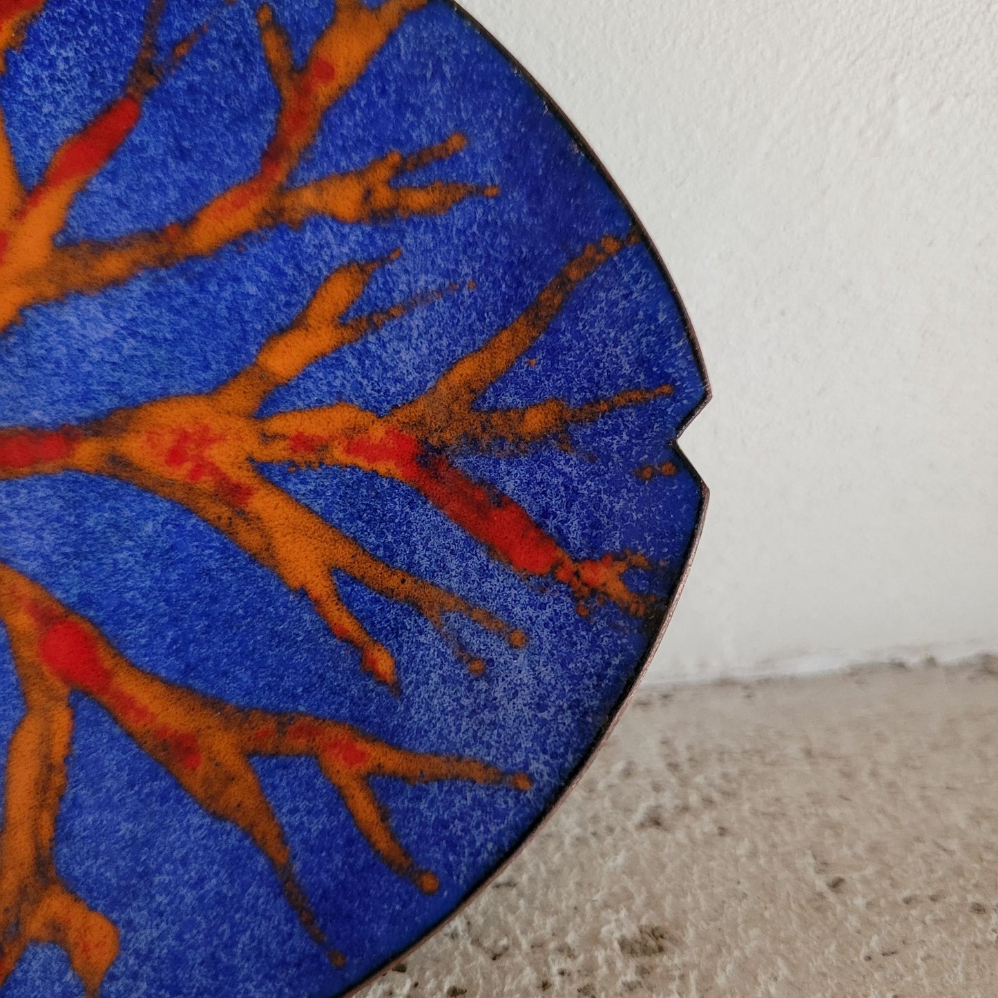 Coupelle Poisson en Cuivre et Émaux Bleu &amp; Corail – Pièce Unique (12x10cm)