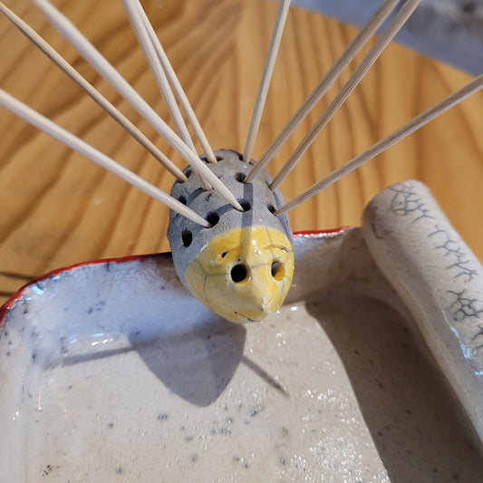 Hérisson Porte-Pics en Céramique Raku – Pièce Unique Artisanale