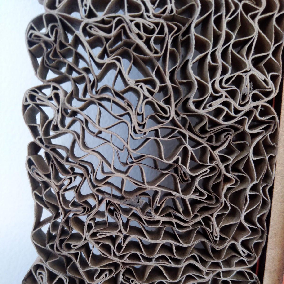 Horloge Murale Artisanale en Dentelle de Carton – Orange