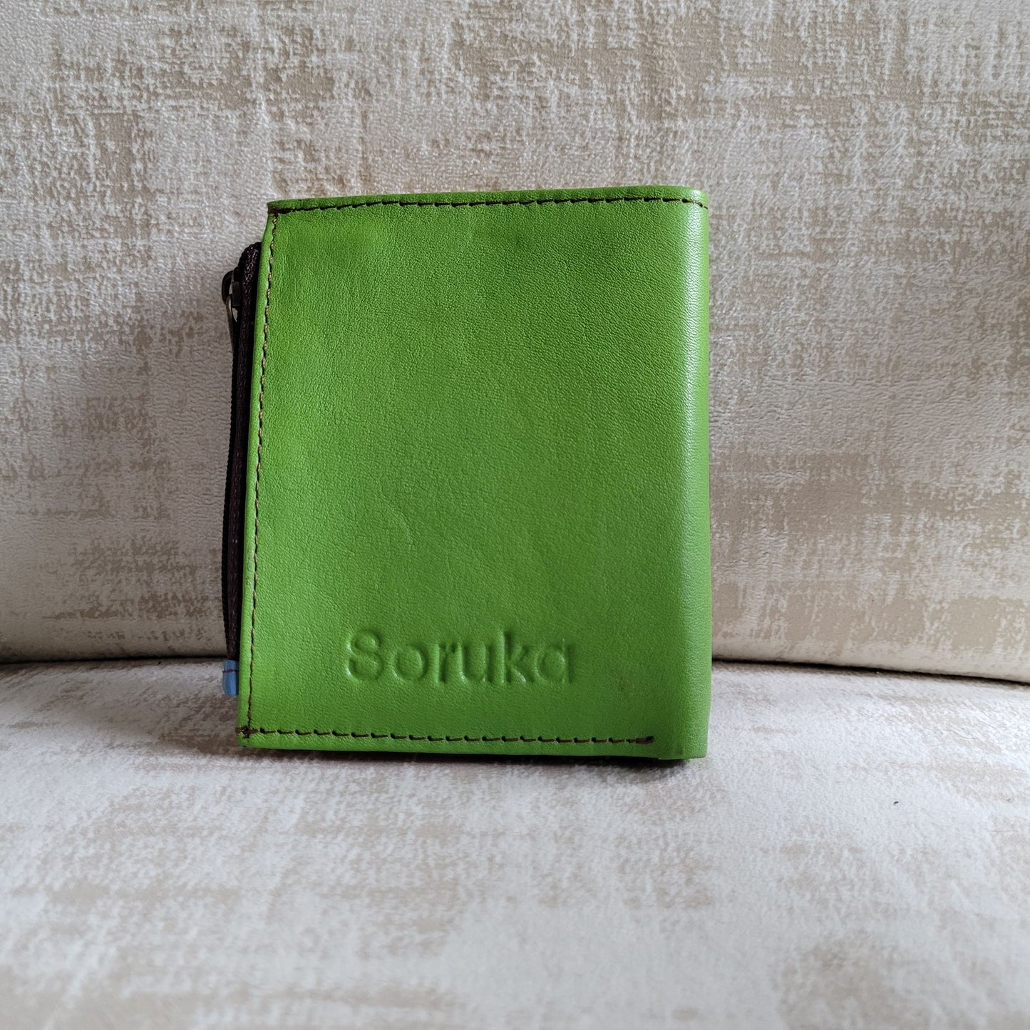 Portefeuille Plat MIKA SORUKA : L'Éclat Éthique au Quotidien