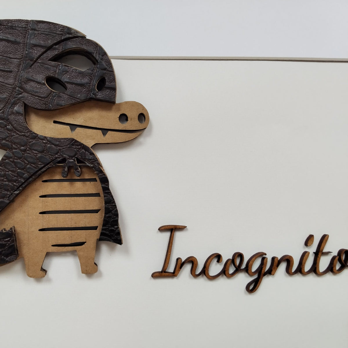 Tableau Enfant "Incognito" Multicolore - Relief Crocodile et Animal Mystère Cadre Bois