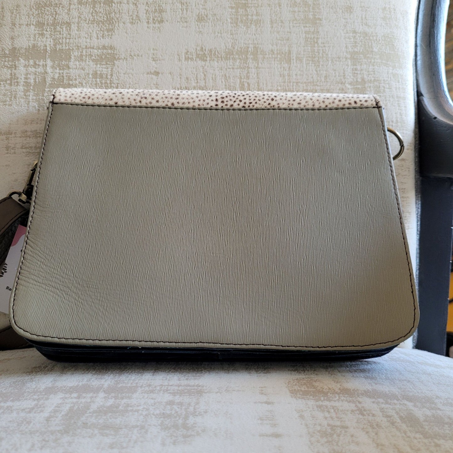 Sac à main Olivia Soruka : Le charme bohème en suédine upcyclée