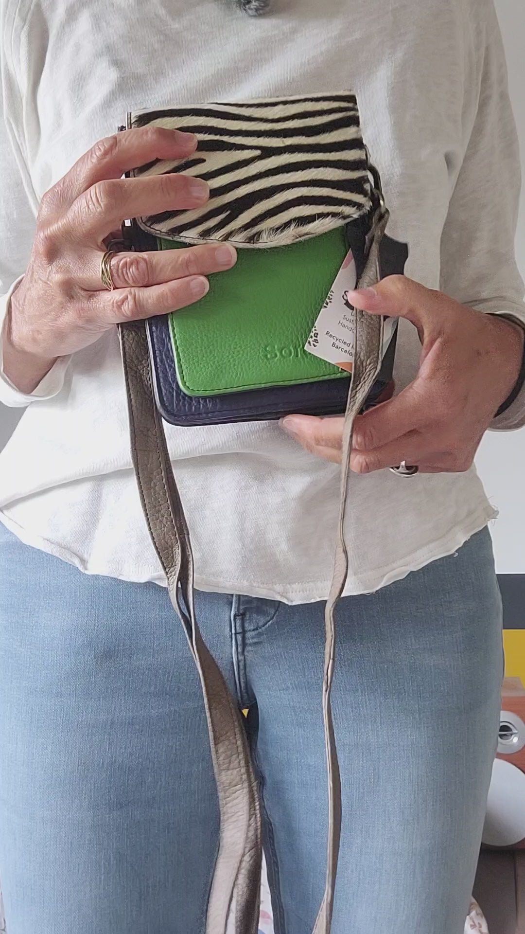 Le Grenier du Marais-Pochette Aiko vert zèbre