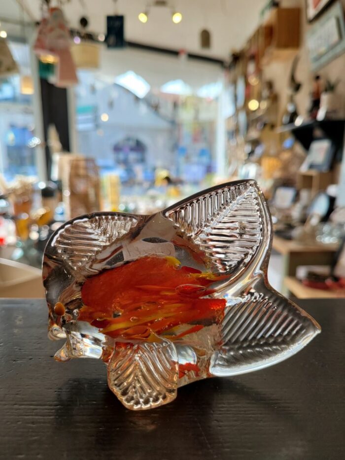 Le Grenier du Marais-poisson verre rouge-Châtelaillon