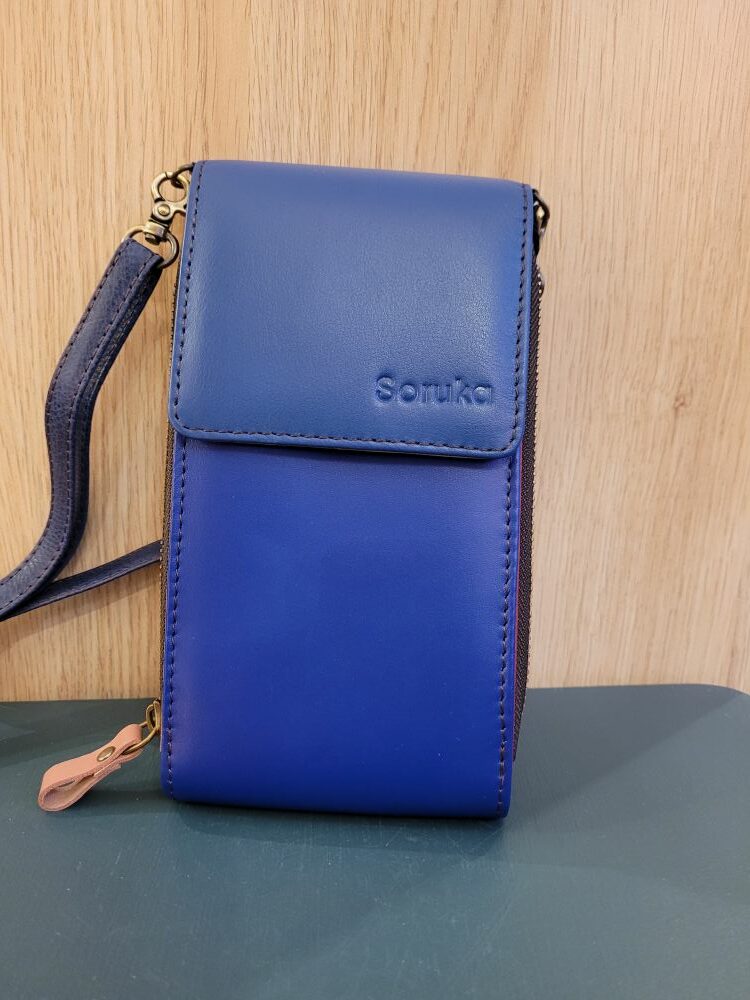 Le Grenier du Marais-Pochette téléphone Eva bleue-Châtelaillon-Plage