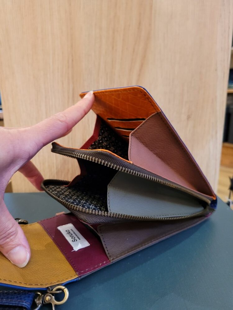 Le Grenier du Marais-Pochette téléphone Eva bleue(2)-Châtelaillon-Plage