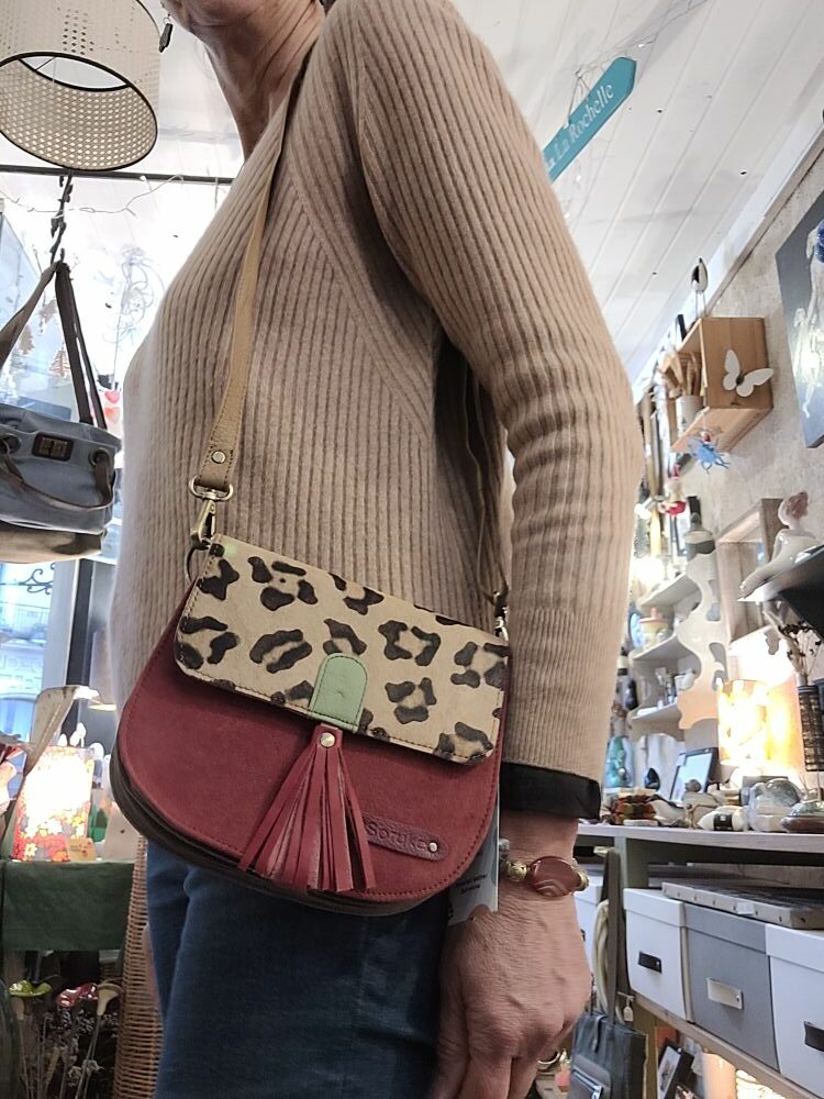 Le Grenier du Marais-Sac cuir Lena framboise et panthère(4)-Châtelaillon-Plage