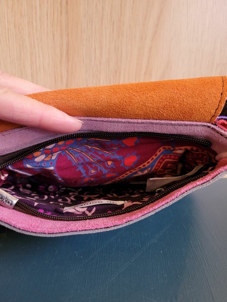 Sac Bandoulière Léo en Croûte de Cuir Réversible : Panthère Sauvage & Couleurs Chatoyantes – Image 3